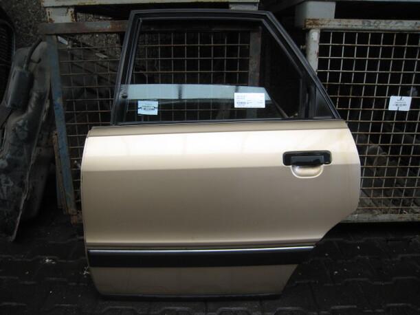 Foto: TÜR HINTEN LINKS eines Audi 90 2.3 E