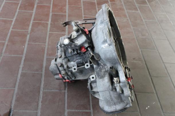 Foto: SCHALTGETRIEBE 5-GANG F16 ( W372 ) eines Opel Astra Elegance