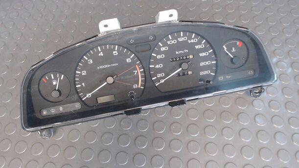 Foto: TACHOEINHEIT / KOMBIINSTRUMENT eines Nissan 100 NX