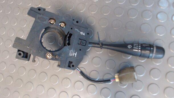 Foto: WISCHERSCHALTER eines Nissan 100 NX