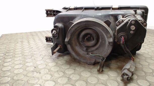 Foto: SCHEINWERFER RECHTS eines Nissan Sunny SLX
