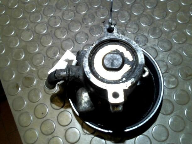 Foto: LENKGETRIEBEPUMPE eines Ford Escort Flair