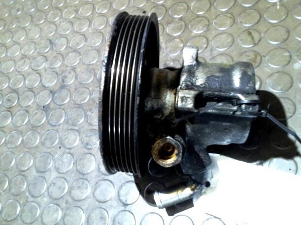 Foto: LENKGETRIEBEPUMPE eines Ford Escort Flair