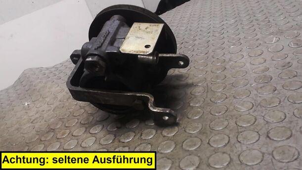 Foto: LENKGETRIEBEPUMPE eines Opel Omega Caravan LS
