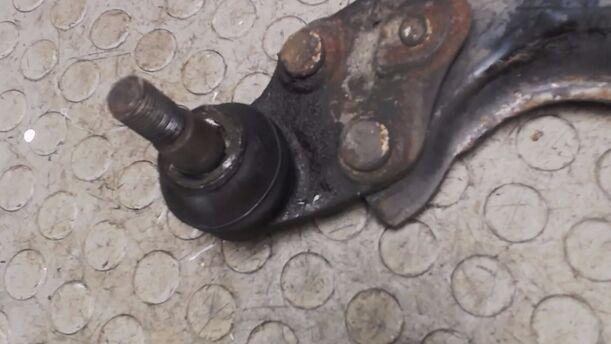 Foto: QUERLENKER VORN LINKS eines Toyota Corolla Liftback 1.6 GL