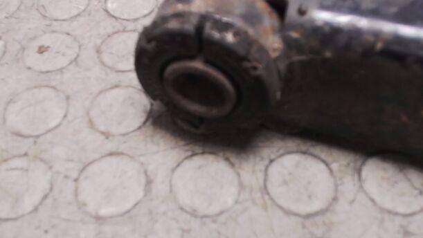 Foto: QUERLENKER VORN LINKS eines Toyota Corolla Liftback 1.6 GL