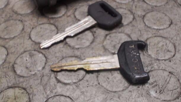 Foto: ZÜND-/ANLAßSCHALTER eines Toyota Corolla Liftback 1.6 GL