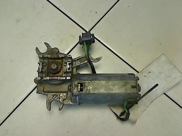 Foto: SCHIEBEDACHMOTOR eines Volvo 850 GLE