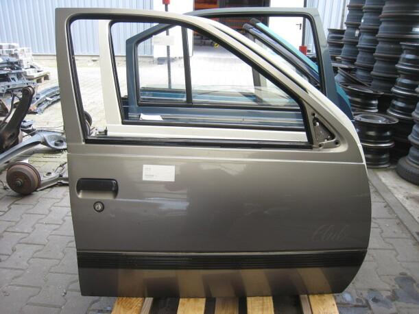 Foto: TÜR VORNE RECHTS V R eines Opel Kadett E Caravan LS