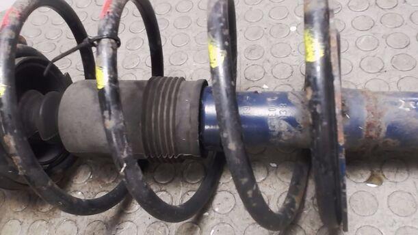 Foto: FEDERBEIN VORN LINKS eines Fiat Tipo 1400 i.e.