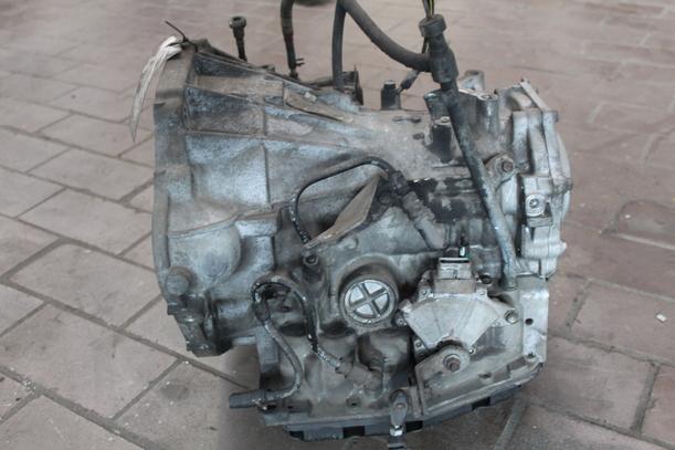 Foto: AUTOMATIK-GETRIEBE eines Daihatsu Applause 16V Li