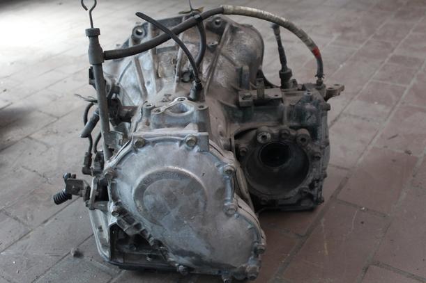 Foto: AUTOMATIK-GETRIEBE eines Daihatsu Applause 16V Li
