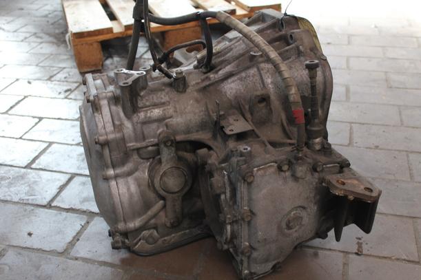 Foto: AUTOMATIK-GETRIEBE eines Daihatsu Applause 16V Li