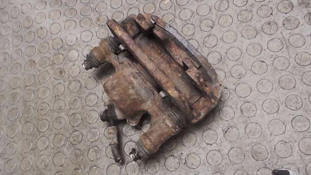 Foto: BREMSSATTEL VORN LINKS eines Toyota Corolla 1.3 XL