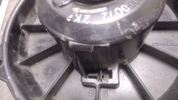 Foto: GEBLÄSEMOTOR eines Toyota Corolla 1.3 XL