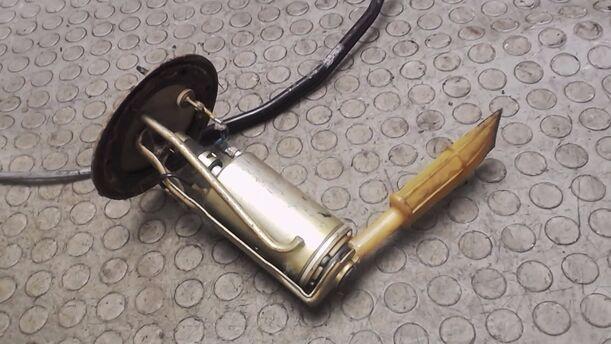 Foto: KRAFTSTOFFPUMPE eines Toyota Corolla 1.3 XL