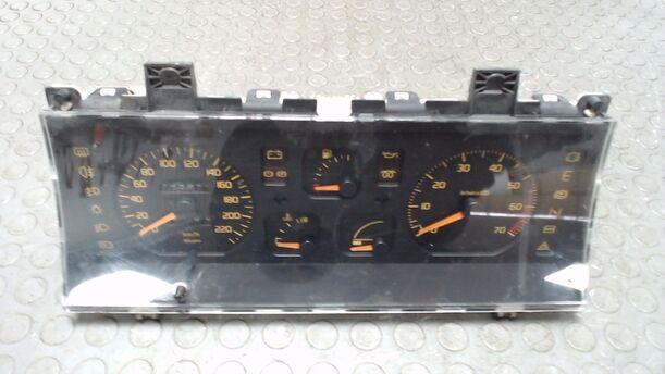 Foto: TACHOEINHEIT / KOMBIINSTRUMENT eines Renault R 21 GTS