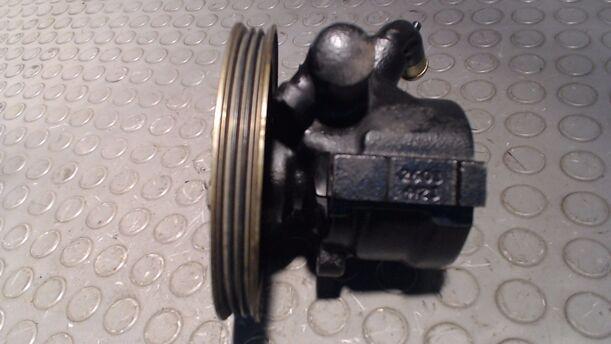 Foto: LENKGETRIEBEPUMPE / SERVOPUMPE eines Fiat Brava 1.6 16V SX