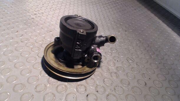 Foto: LENKGETRIEBEPUMPE / SERVOPUMPE eines Fiat Brava 1.6 16V SX