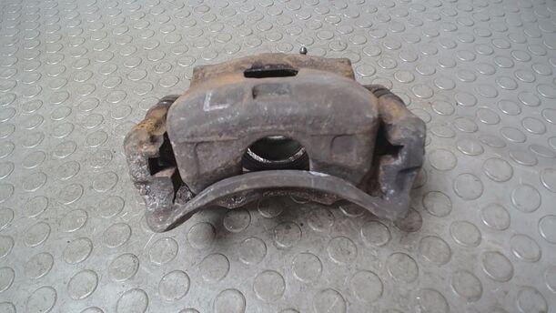 Foto: BREMSSATTEL VORN LINKS eines Nissan Primera Traveller 1.6 LX