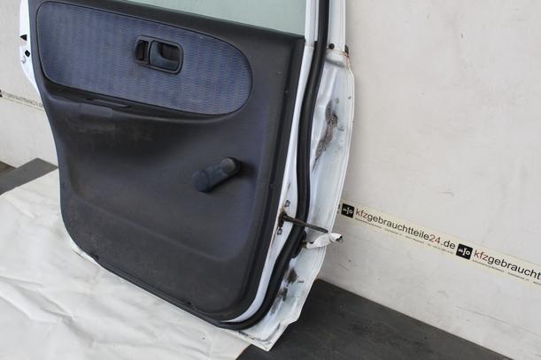 Foto: TÜR HINTEN LINKS eines Nissan Primera Traveller 1.6 LX