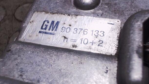 Foto: SCHIEBEDACHMOTOR eines Opel Omega GL