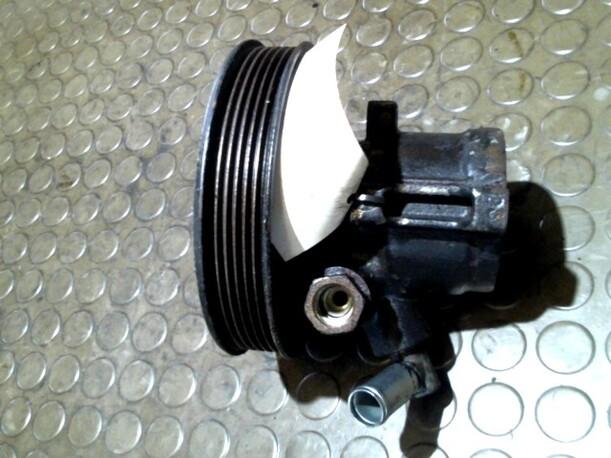 Foto: LENKGETRIEBEPUMPE eines Ford Escort Turnier 16V Flair