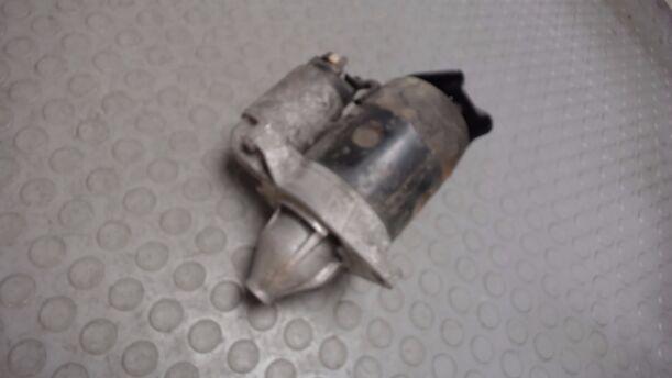 Foto: ANLASSER / STARTER eines Mazda 121 16V Canvas Top GLX