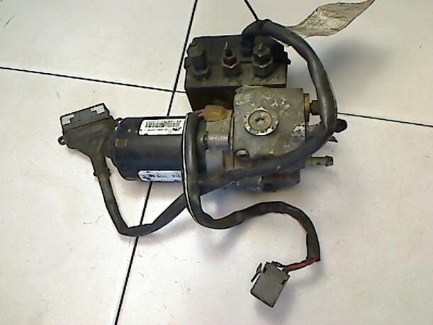 Foto: ABS-BREMSAGGREGAT eines Volvo 850 2.5-10V