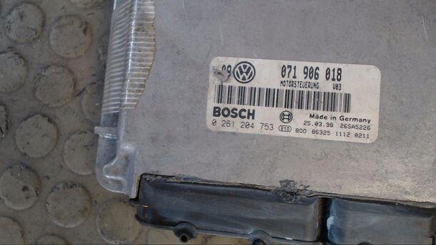 Foto: EINSPRITZSTEUERGERÄT eines VW Golf 2.3 V5 Highline