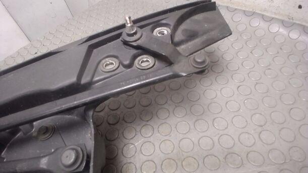 Foto: SCHEIBENWISCHERMOTOR VORN eines Ford Scorpio V6 CL