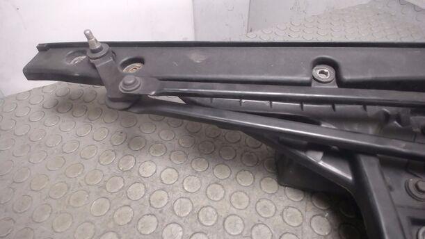Foto: SCHEIBENWISCHERMOTOR VORN eines Ford Scorpio V6 CL