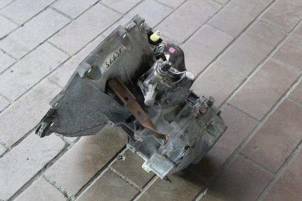 Foto: SCHALTGETRIEBE 5-GANG F10 eines Opel Astra California
