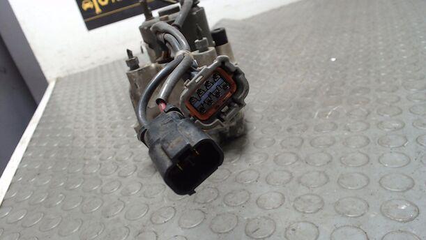 Foto: ABS-BREMSAGGREGAT eines Nissan Primera 2.0 SRi