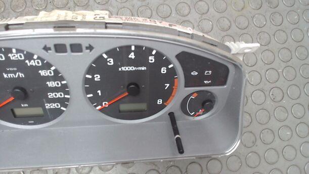 Foto: TACHOEINHEIT eines Nissan Primera 2.0 SRi