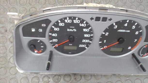 Foto: TACHOEINHEIT eines Nissan Primera 2.0 SRi