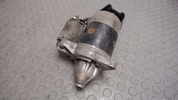 Foto: ANLASSER / STARTER eines Mazda 121 16V Canvas Top GLX
