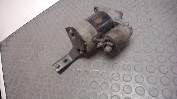 Foto: ANLASSER / STARTER eines Mazda 121 16V Canvas Top GLX