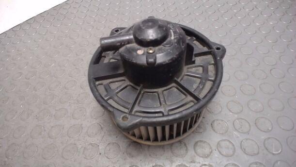 Foto: GEBLÄSEMOTOR eines Mazda 121 16V Canvas Top GLX