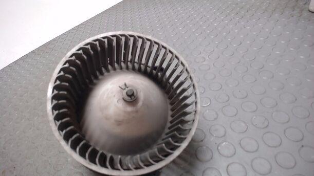 Foto: GEBLÄSEMOTOR eines Mazda 121 16V Canvas Top GLX