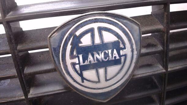 Foto: KÜHLERGRILL eines Lancia Y 10 fire i.e.