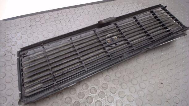 Foto: KÜHLERGRILL eines Lancia Y 10 fire i.e.