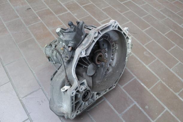 Foto: SCHALTGETRIEBE 5-GANG F13 (68000km) eines Opel Astra California
