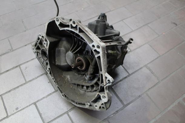 Foto: SCHALTGETRIEBE 5-GANG F13 (68000km) eines Opel Astra California