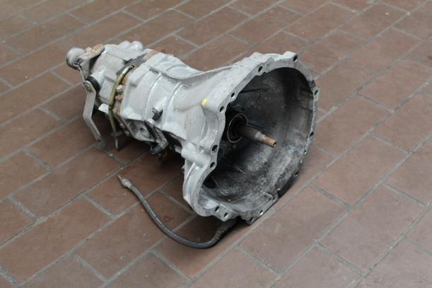 Foto: SCHALTGETRIEBE 5-GANG eines Nissan Vanette Van