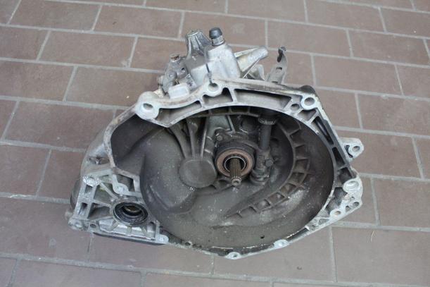 Foto: SCHALTGETRIEBE 5-GANG eines Opel Corsa Special