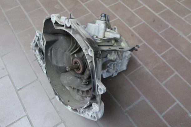 Foto: SCHALTGETRIEBE 5-GANG eines Opel Corsa Special
