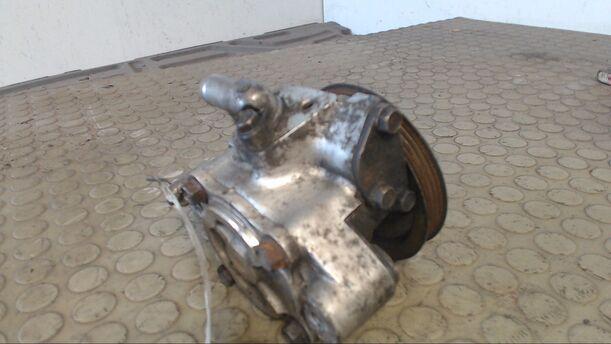 Foto: LENKGETRIEBEPUMPE eines Honda Civic 1.5i