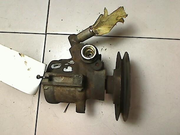 Foto: LENKGETRIEBEPUMPE / SERVOPUMPE eines Seat Ibiza 1.9 D CL