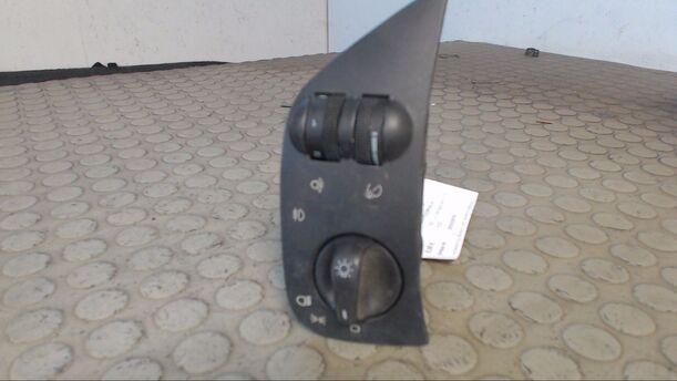 Foto: LICHTSCHALTER eines VW Polo 45 Servo Sportline